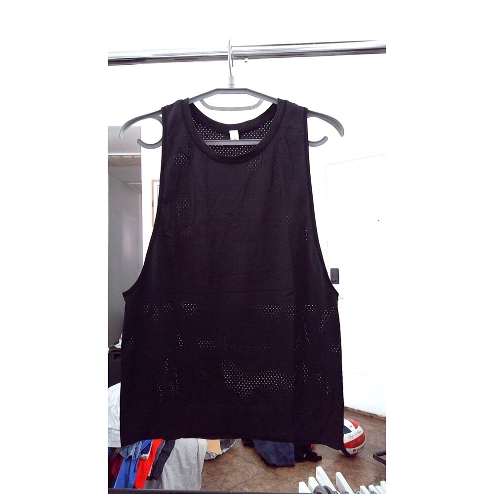 Lululemon Black Breathable Tank. Size 6